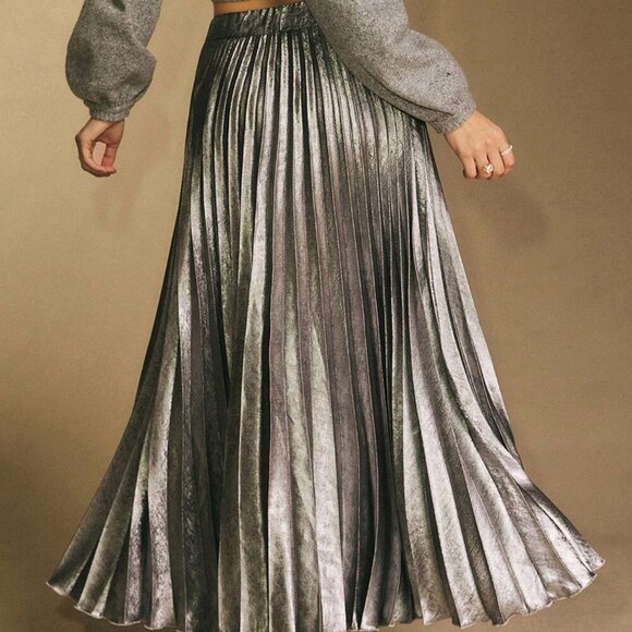 Women's Elegant Silver Metallic Flowing A-Line Pleated Maxi Skirt - Picture 4 of 7